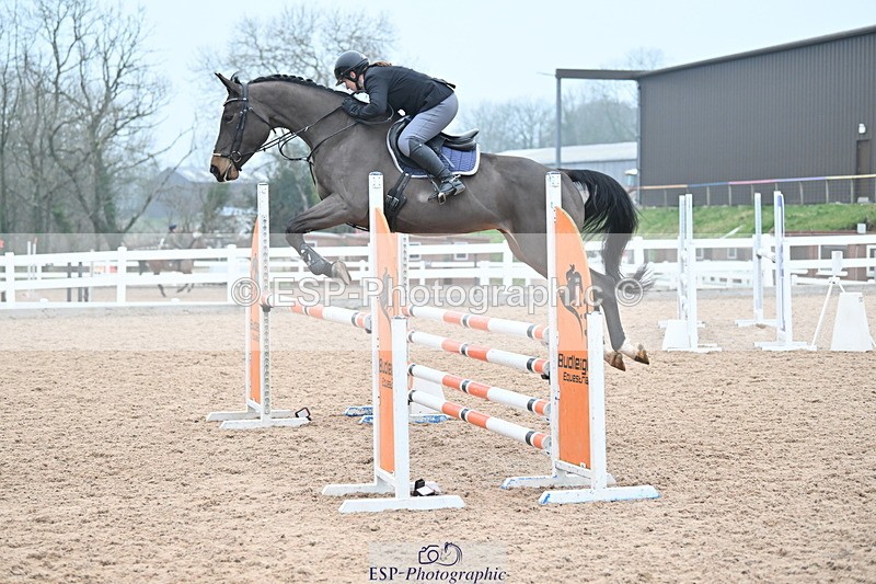 240113A-132237-02176 - Cls 12 Newcomers and 1.10m Open