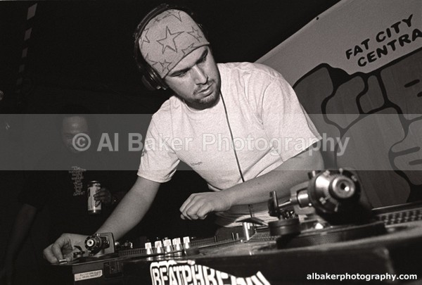 02 quantic kwasi - Friends-&-Family @ the-roadhouse 31.01.04