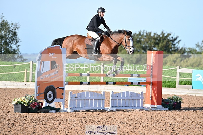 231015A-095555-07090 - Cls 28 Newcomers & 1.10m Open