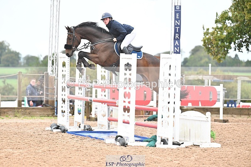 251003-131713-01076 - Cls 3 Foxhunter and 1.20m