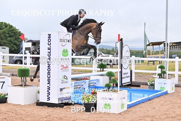 BPP_0164 - CLASS 25 SUN HOYS Redpost Equestrian Senior Foxhunter Second Round