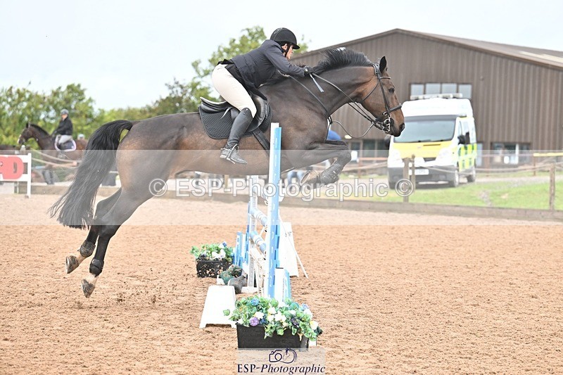 251003-132144-01094 - Cls 3 Foxhunter and 1.20m