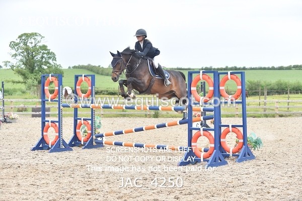 JAC_4250 - CLASS 6 Senior Foxhunter/ 1.20m Open