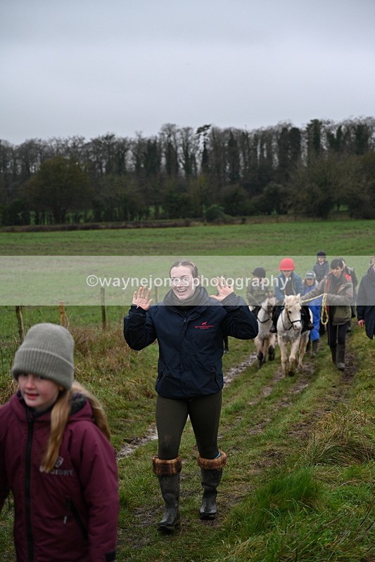 WJ7_9487 - Walk out..