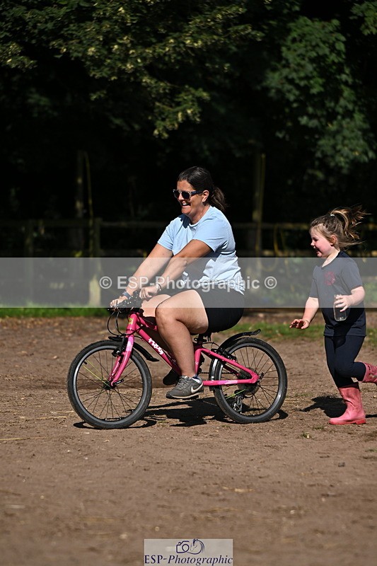 240729B-092507-01783 - Monday Stable Shots