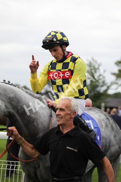 yr17082022r5-56 - Race 5 4.10pm Sky Bet Stayers Stakes