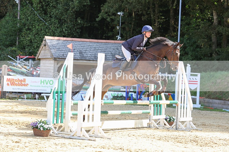3E7A0581 - Class 4: Senior British Novice/90cm open