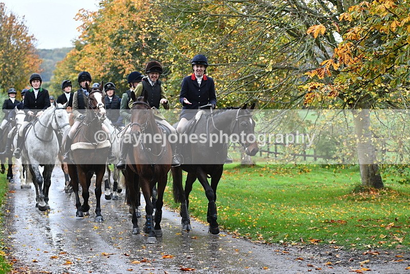 WJ5_6235 - B&B walk back for Hunt Tea !