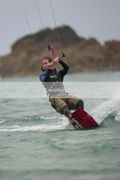 KS 190807-70 - Kite Surfing