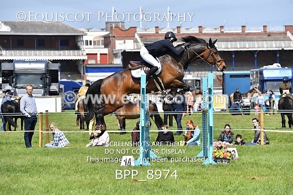 BPP_8974 - CLASS 3 The RHS Andrew Hamilton Coach Novice Qualifier (1.20m)