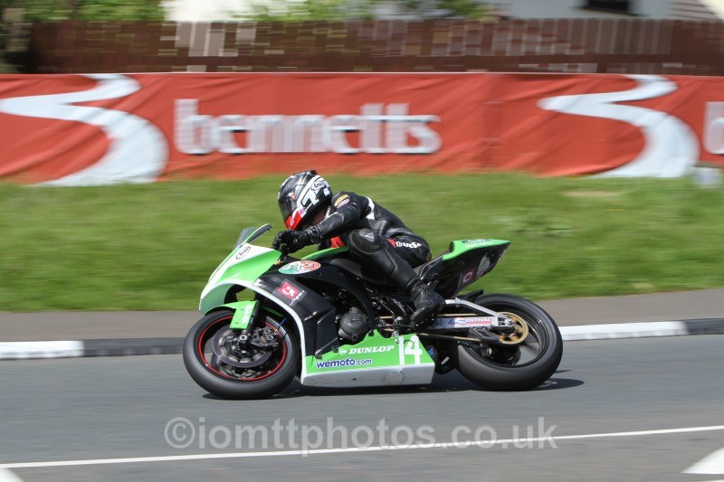John Barton Kawasaki / Marks Bloom Racing / Wemoto - Bikenation Lightweight TT