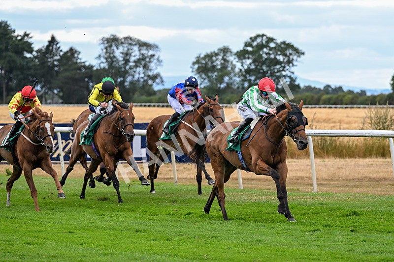 070826-Race 5-Master Vintner-1977 - Race 5 16.10pm William Hill, Market Place, Thirsk Handicap