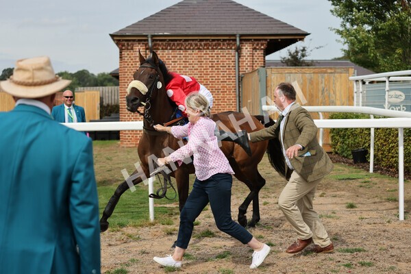 yr04092022p2-5 - 12.50pm. 148cm Open Pony Race