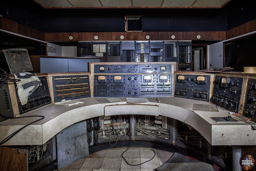 WFBR Radio (Baltimore, MD) | Vintage RCA Custom Console - WFBR Radio