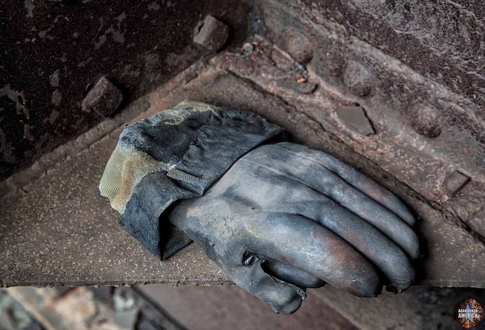 St. Nicholas Coal Breaker (Mahanoy City, PA) | Insulated Glove - St. Nicholas Breaker