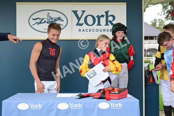 yr04092022p1-87 - 12.30pm 148cm Conditions Pony Race