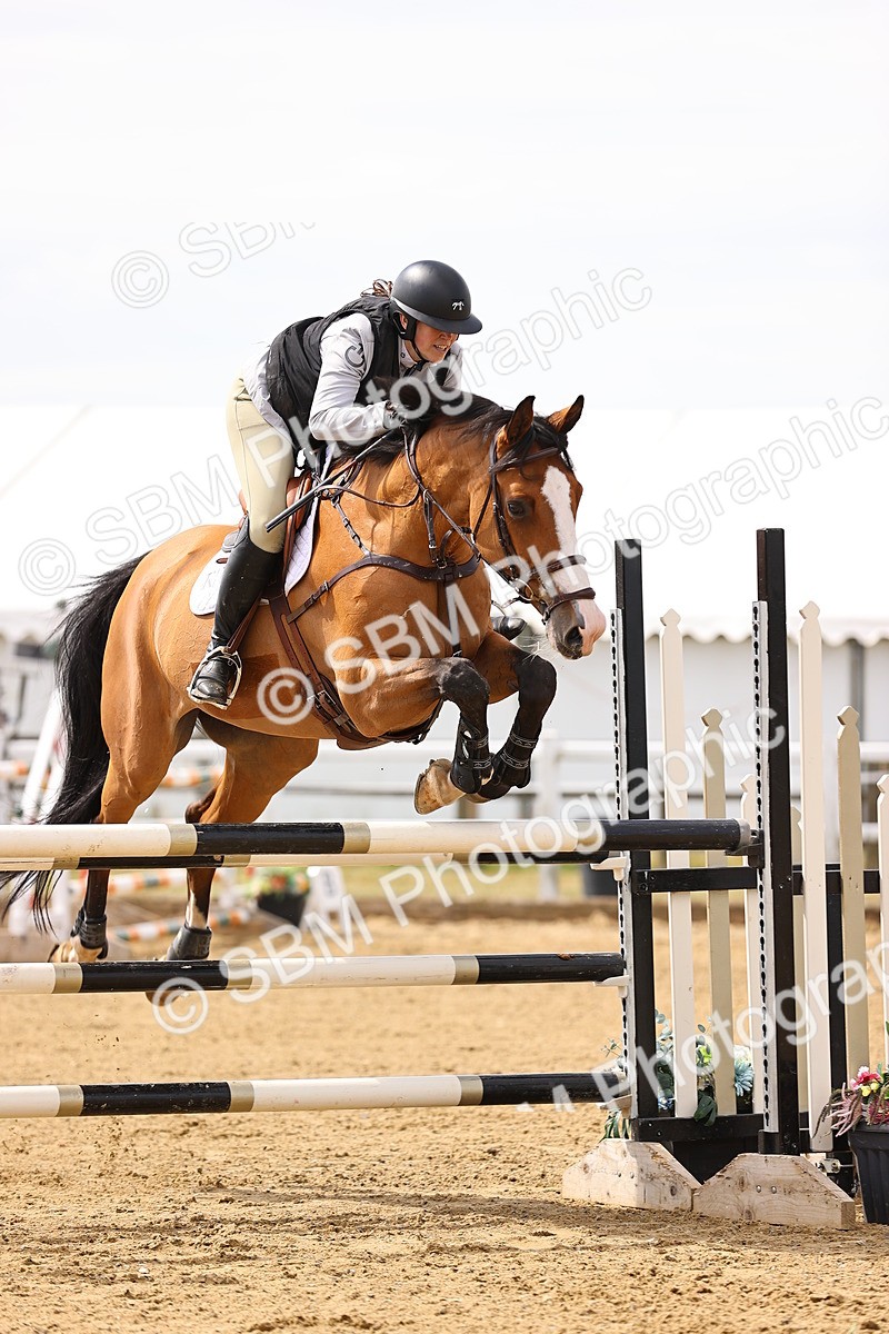 SBM_009666 - Class 8 - Senior Newcomers - 1.10  Open