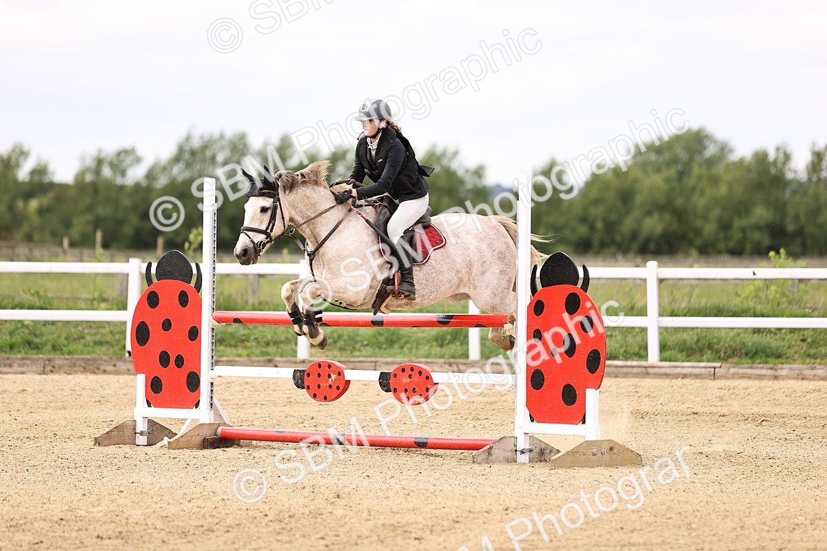 SBM_000328 - Class 4 - 1m showjumping