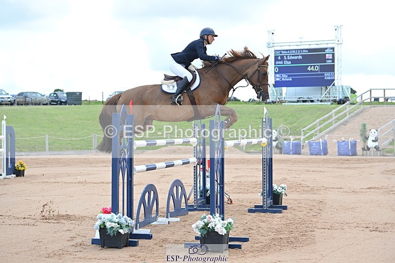 230721A-103628-05382 - Cls 6, 2 Star Medium 1.35m