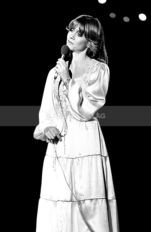 OLIVIA NEWTON JOHN - J..