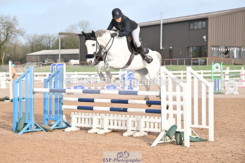 231209A-121905-01745 - Cls 12 Newcomers & 1.10m Open