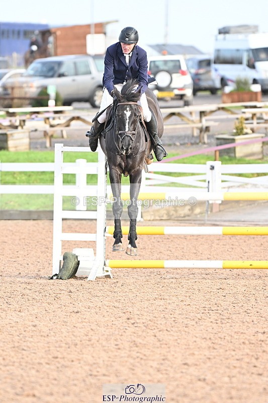 231209A-121647-01737 - Cls 12 Newcomers & 1.10m Open