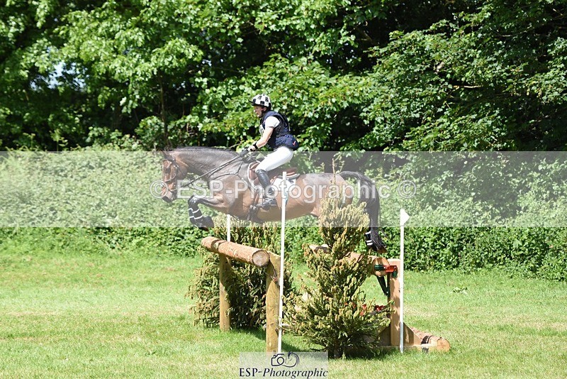 230528-112350-16181 - 407-KING_OF_THE_SWINGERS-Louise_Bradley-XC