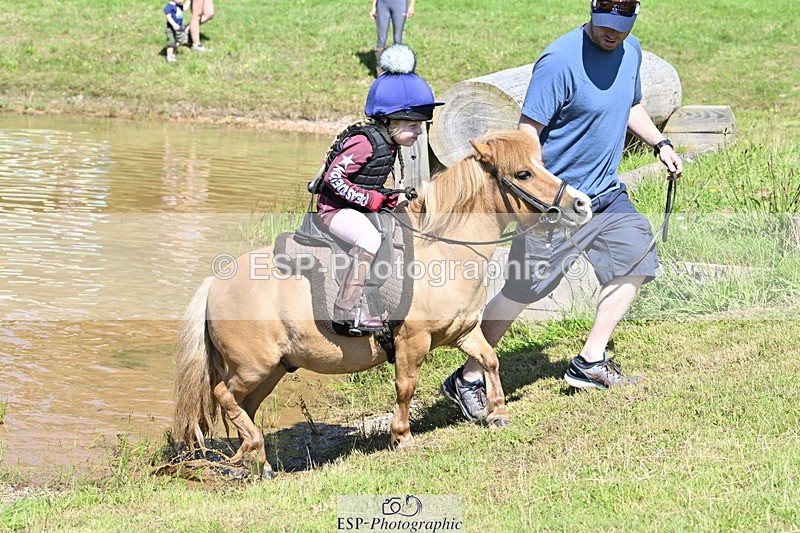 240728B-111206-01184 - Gemma's Group XC