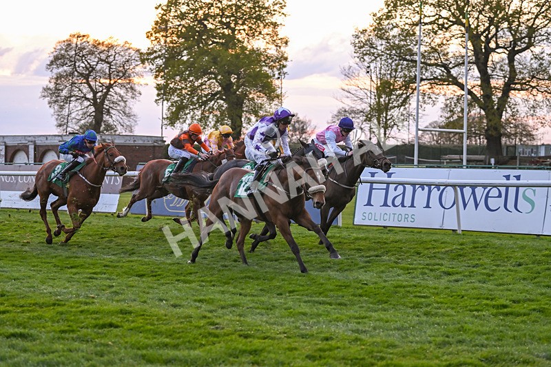 220425-Race 8-Dumfries-9632 - Race 8