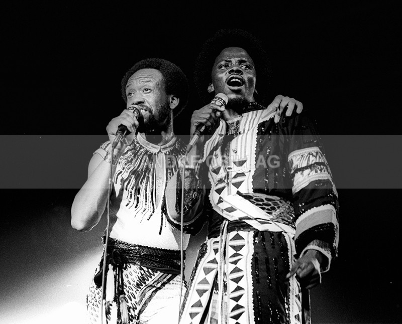 EARTH WIND AND FIRE - E..