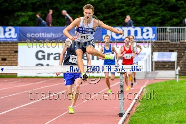 Age26 SUN-922294 - Track Male Set One