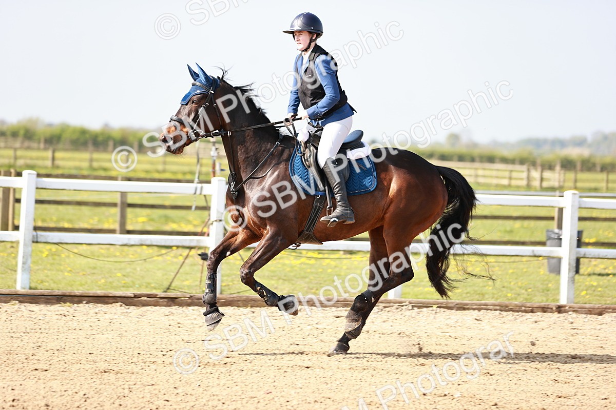  - Class 21 - Senior British Novice - 90cm