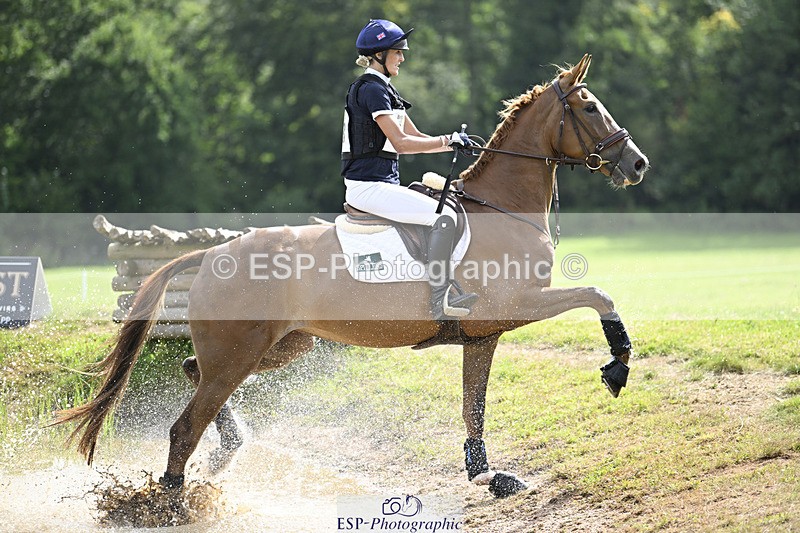 240804-103747-10595 - 353-Maja_Hullah-ORANJE_SPR