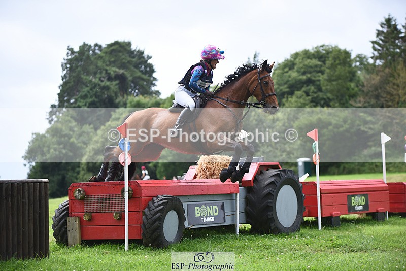 240804-131506-14184 - 464-Tichy_Sanders-SPARHANGER_VELVET