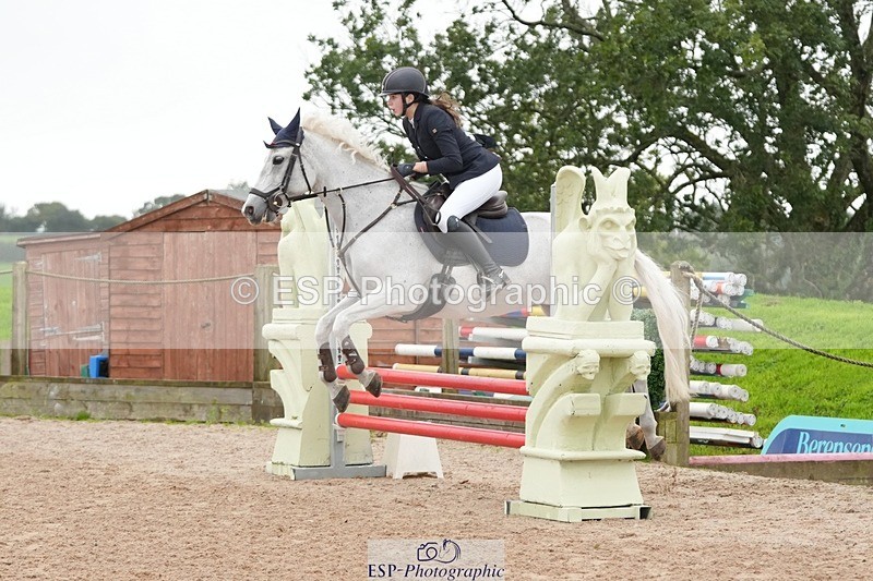 250920-155401-01526 - Cls 21 Pony Intro 80cm Derby