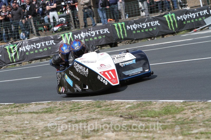 Karl Bennett / Lee Cain Kawasaki / T D racing - Sure Sidecar Race 1