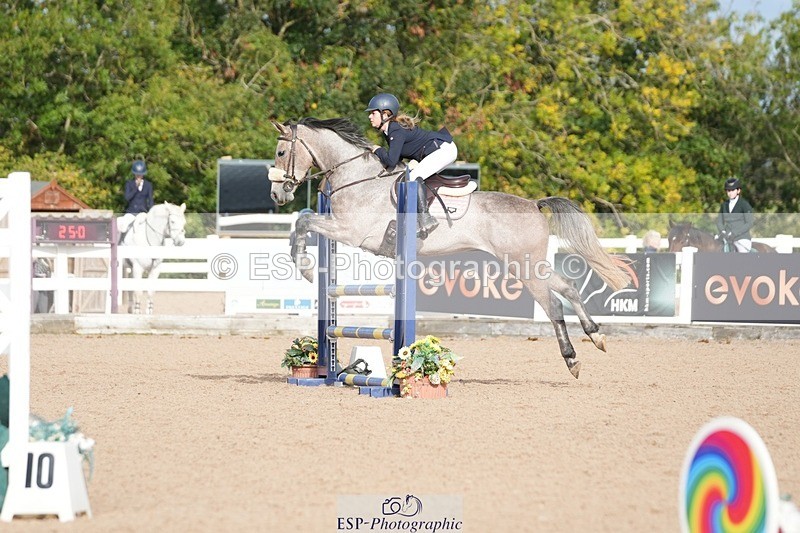 251005-101810-02506 - Cls 22 British Novice and 90cm