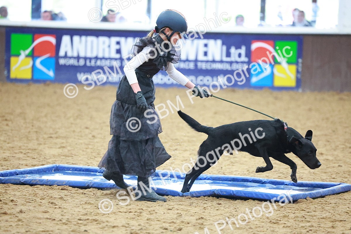 SBM_001562 - Class 3 - Horse & Hound (60cm)