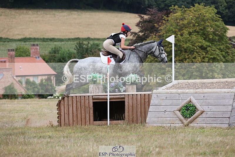 250802A-153312-06772 - F-274-Eliza.Miller-Edge-BALLYLEE.CASTLE.STORM