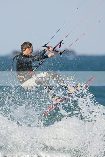 LA040407 - Kite Surfing
