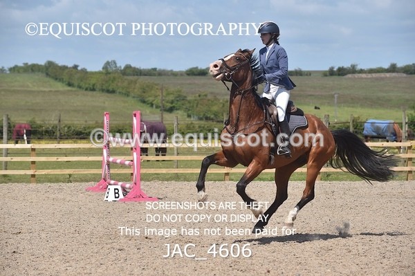 JAC_4606 - CLASS 7 Senior Foxhunter/ 1.20m Open