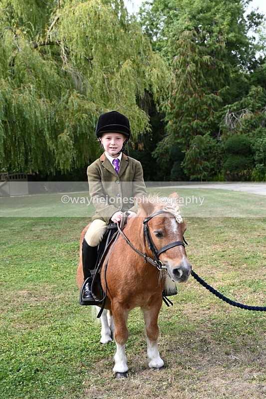 WJ6_3415 - Berks & Bucks - The Old farmhouse - Hound Exercise 20-08-25