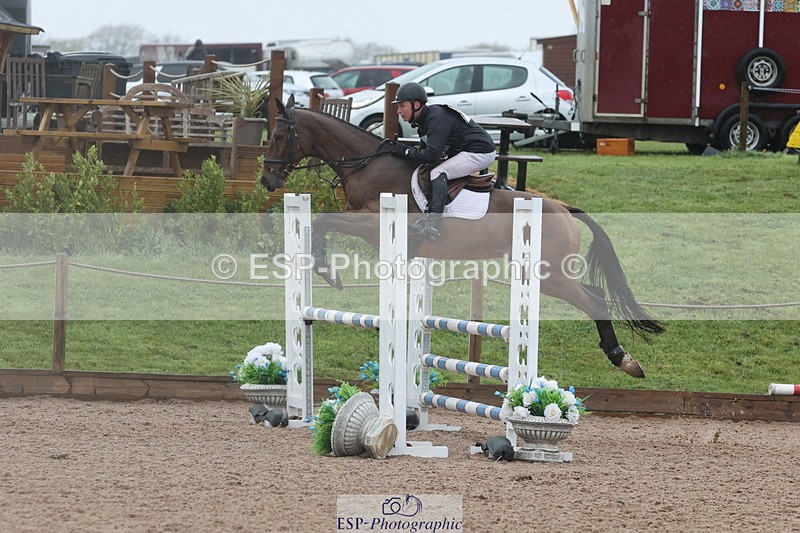 250418-120053-01798 - 025-Oliver.Thompson-HOLD.ME.TIGHT