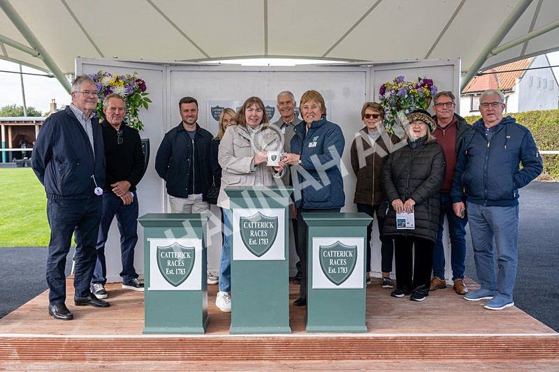 171026-Race 1-Lions Den-8296 - Race 1 1pm EBF 'Confined' Restricted Maiden Stakes