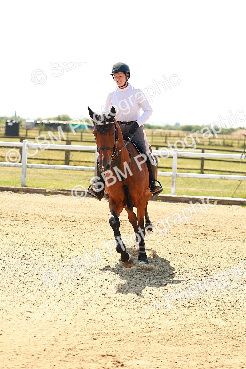 SBM_001582 - Class 4 - Senior Newcomers - 1.10m