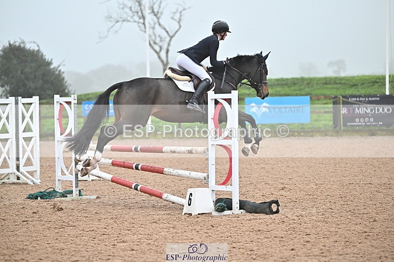 241103A-102628-06643 - SUN Cls 18 British Novice and 90cm Open