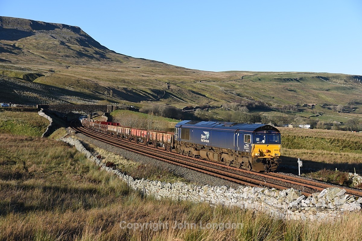 JL - 19.11.20 66304 6K05 Carlisle - Crewe, Ais Gill - Ais Gill (road bridge southbound)