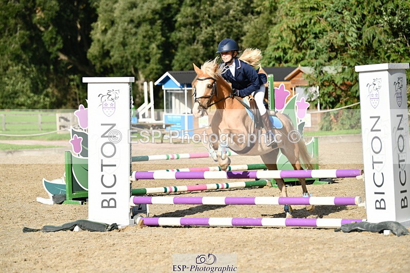 251004A-153137-01856 - Classes 8 & 9 70cm