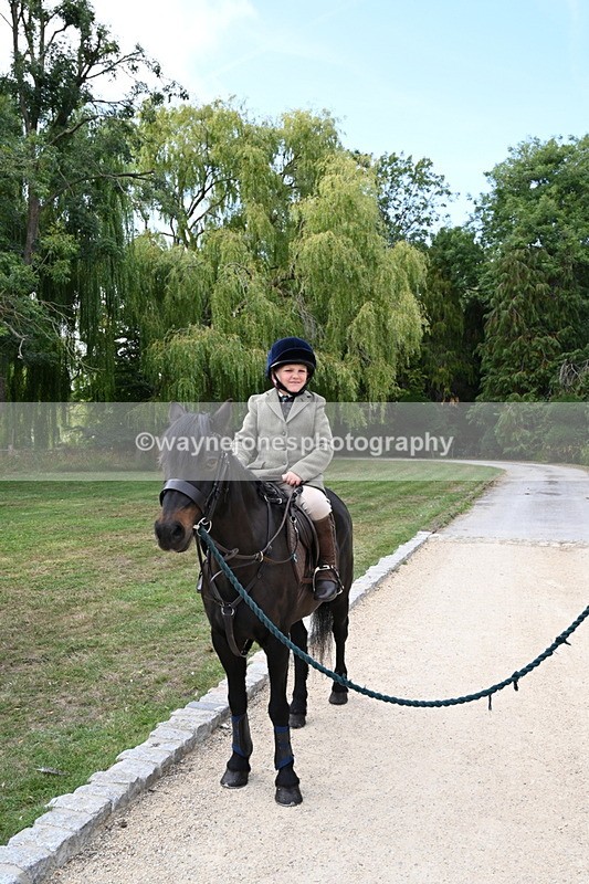 WJ6_3770 - Berks & Bucks - The Old farmhouse - Hound Exercise 20-08-25