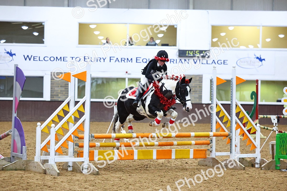 SBM_001901 - Class 4 - Festive Fences - 70cm